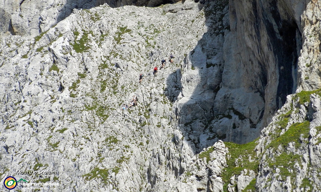 49 Pizzo della Presolana. Zoom sul pendio sopra la catena.....JPG